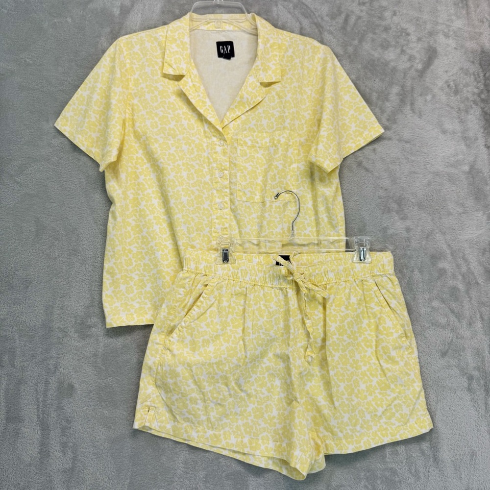 GAP Sunny Yellow Floral Lounge Shorts and Shirt Set Size M
